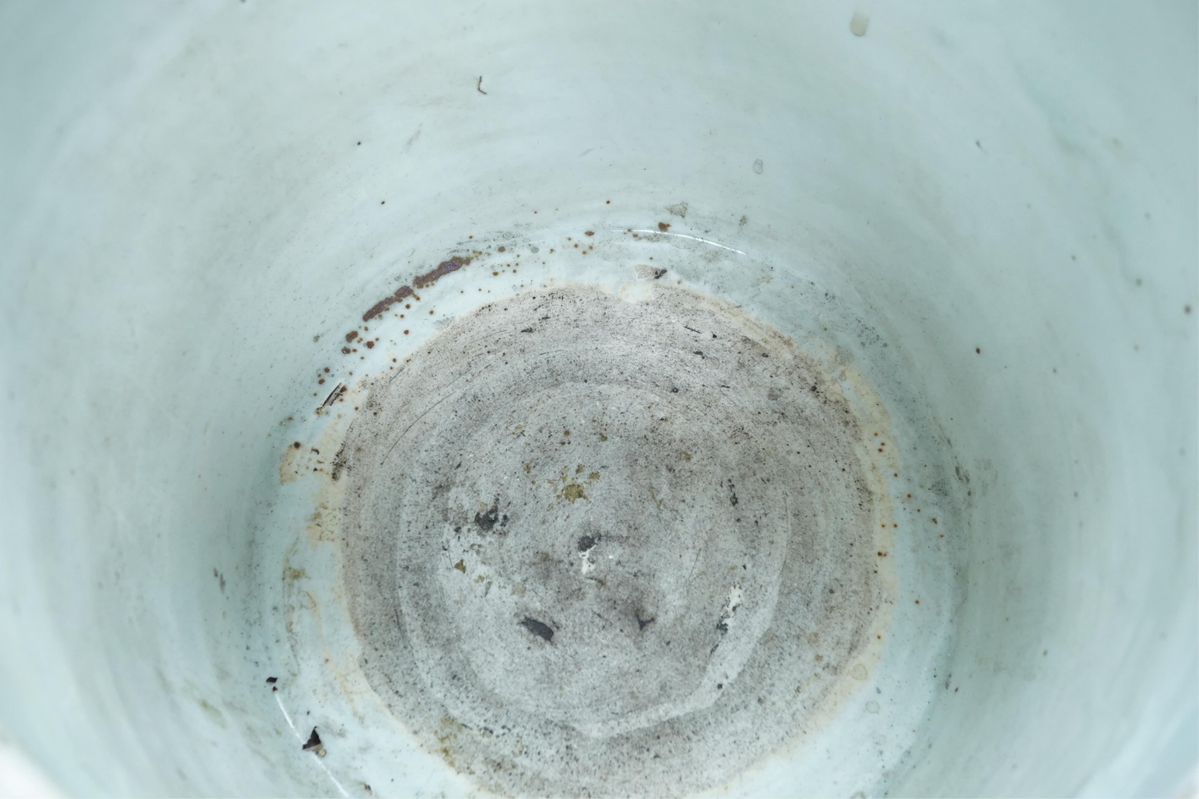 A large Chinese blue and white tripod censer, Ming Dynasty, 16th century
